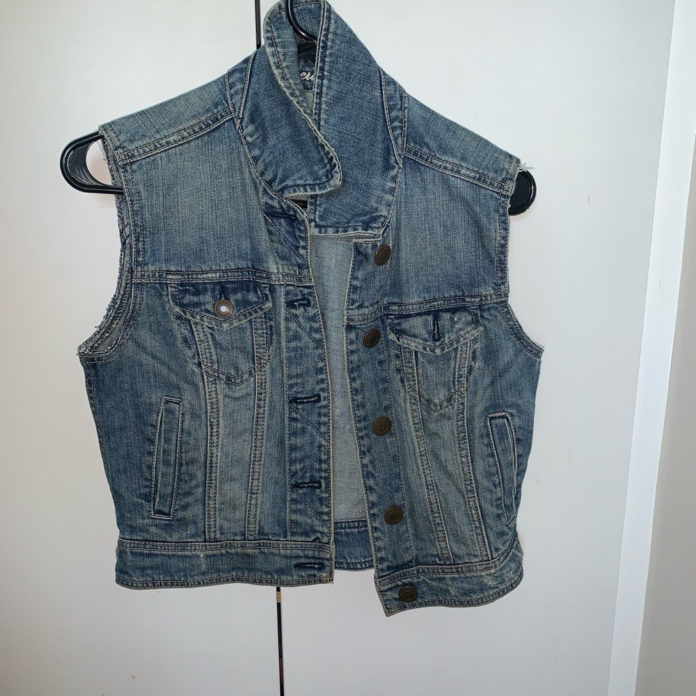 DIY JEAN VEST WITH MESSAGE - Picture 2 of 2